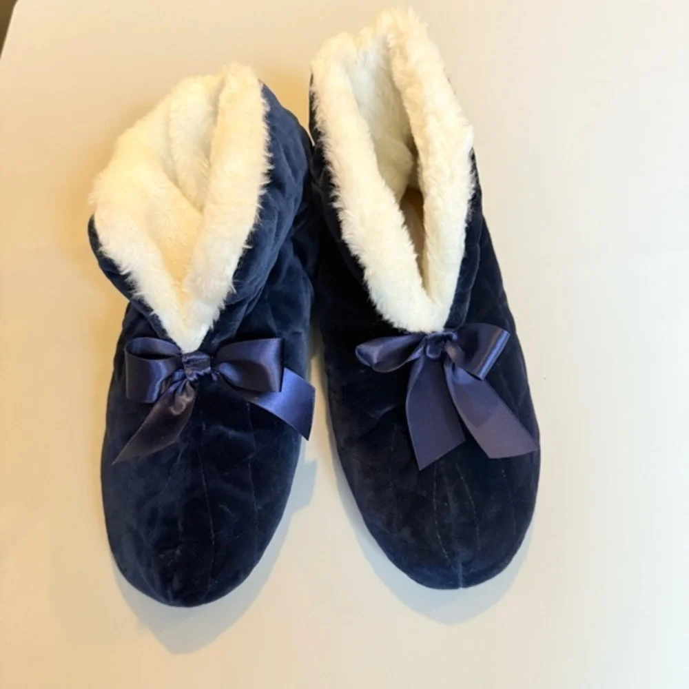 Dearfoams Quilted Velvet Comfy Faux Fur Slippers Girls Big Kid 2.5